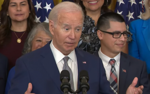 Cresce a pressão sobre Biden com a aproximação da posse de Trump