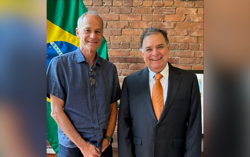 Encontro no Consulado de Boston entre o Cônsul do Brasil e o Cientista Marcelo Gleiser