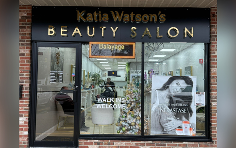 De motorista a empreendedora de sucesso: A história inspiradora por trás do Katia Watson’s Beauty Salon. 