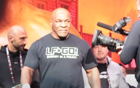 Mike Tyson retorna ao ringue aos 58 anos nesta sexta-feira