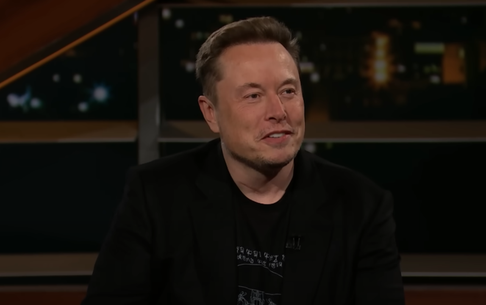 Elon Musk é acusado de silenciar conservadores no X por discordarem de suas opiniões sobre imigração