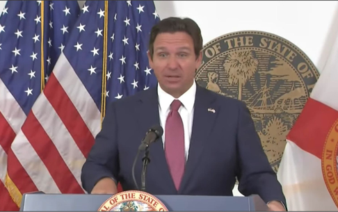 DeSantis assina acordo com ICE para que policiais da Flórida detenham imigrantes ilegais