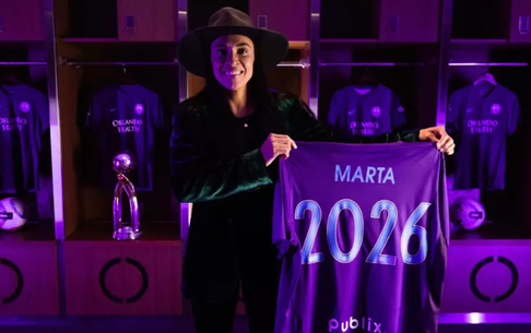 MARTA RENOVA COM ORLANDO PRIDE 