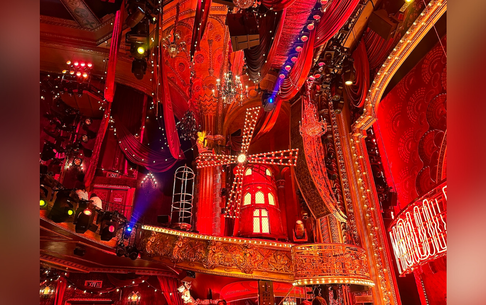 Coluna Around NYC: Moulin Rouge! The Musical, o eletrizante espetáculo da Broadway