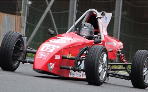 Kauan Morais corre para garantir o título na Fórmula Vee Júnior