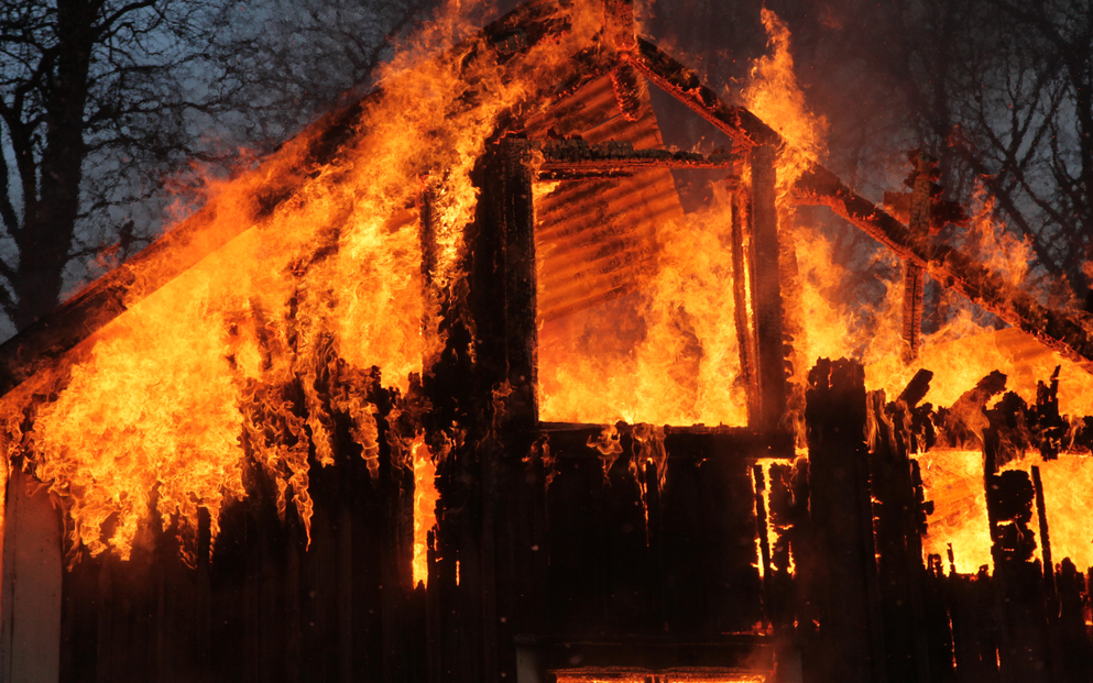 Duas pessoas foram salvas de um incêndio em uma casa em Yarmouth (MA)